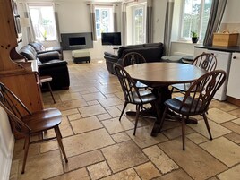 Cottage | Living area | TV