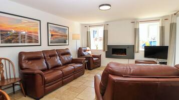 Cottage | Living area | TV