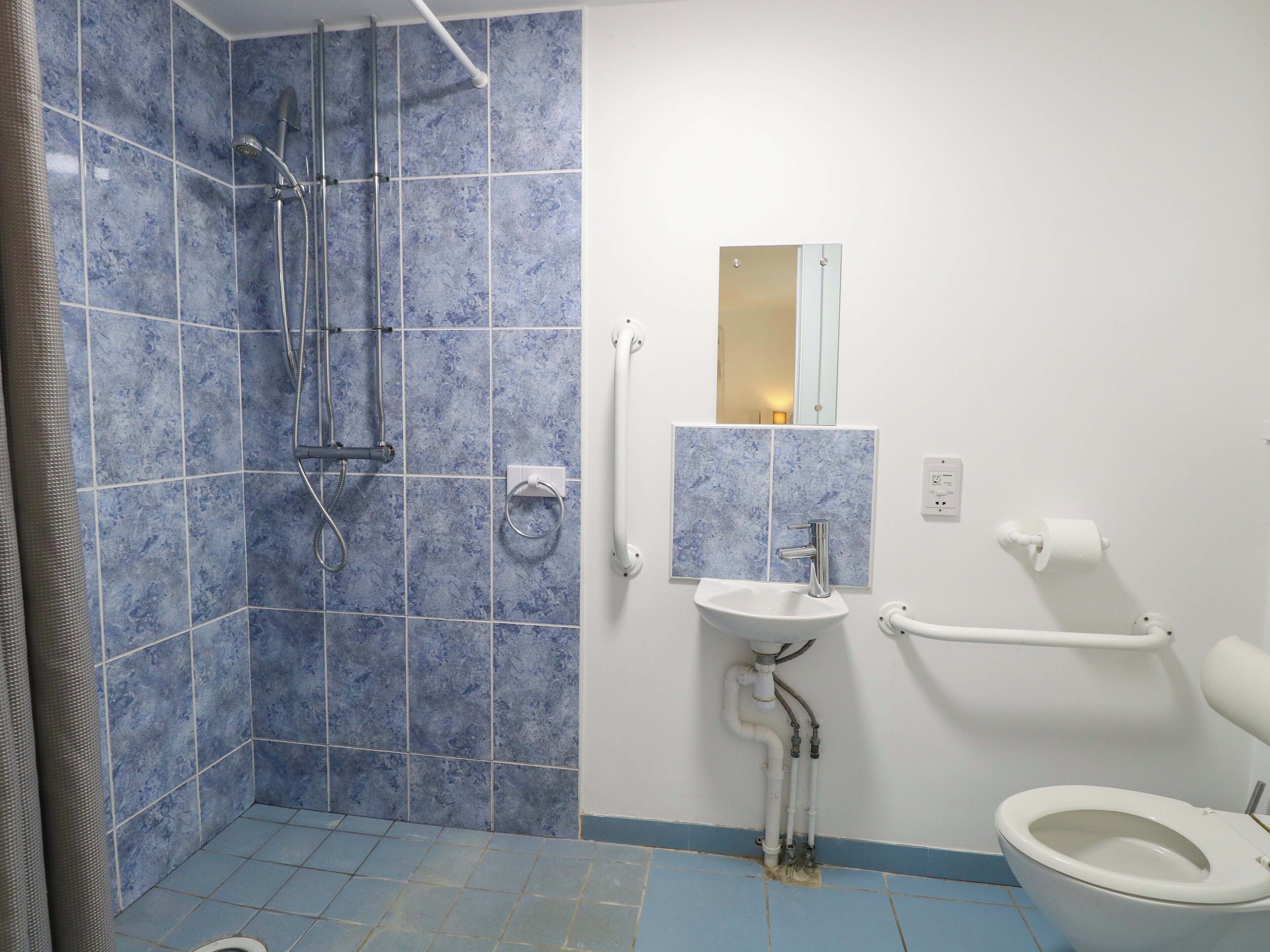 Cottage | Bathroom | Shower