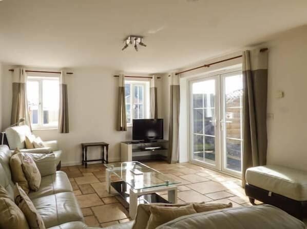 Cottage | Living room | TV