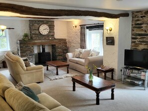Cottage | Living area | TV