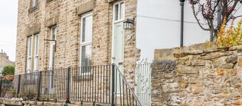 Canalside Cottage