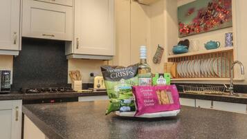 Cottage | Private kitchen | Fridge, microwave, stovetop, dishwasher