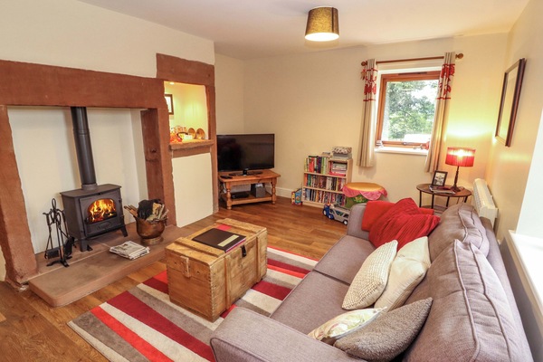 Cottage | Living area | Fireplace