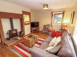 Cottage | Living area | Fireplace