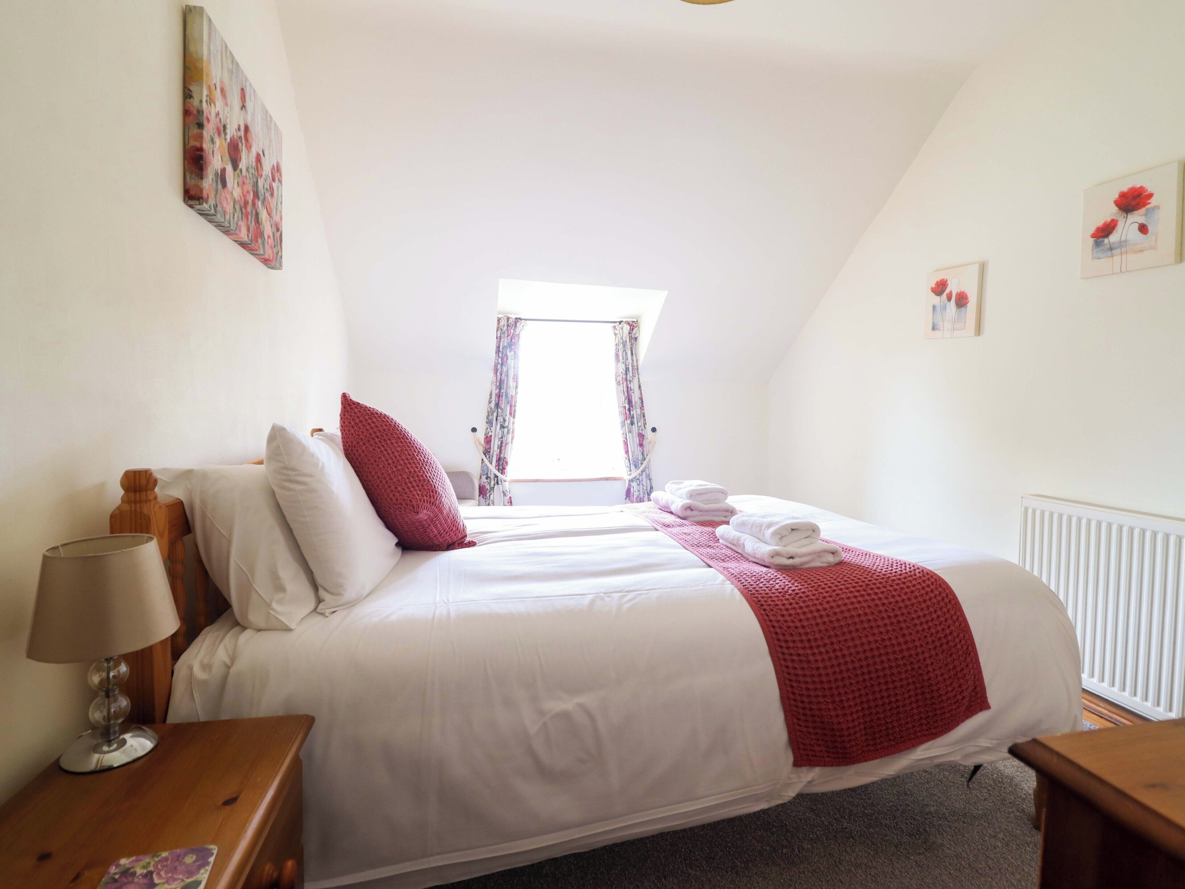 Cottage | 2 bedrooms, individually decorated, individually furnished, free WiFi