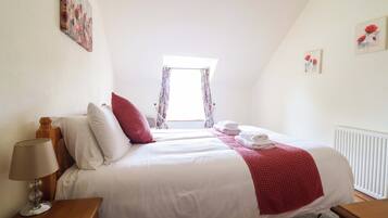 Cottage | 2 bedrooms, individually decorated, individually furnished, free WiFi