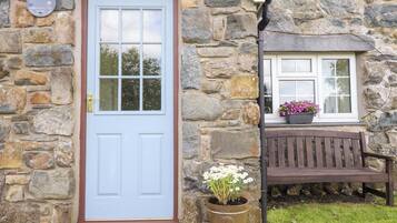 Cottage | Exterior detail