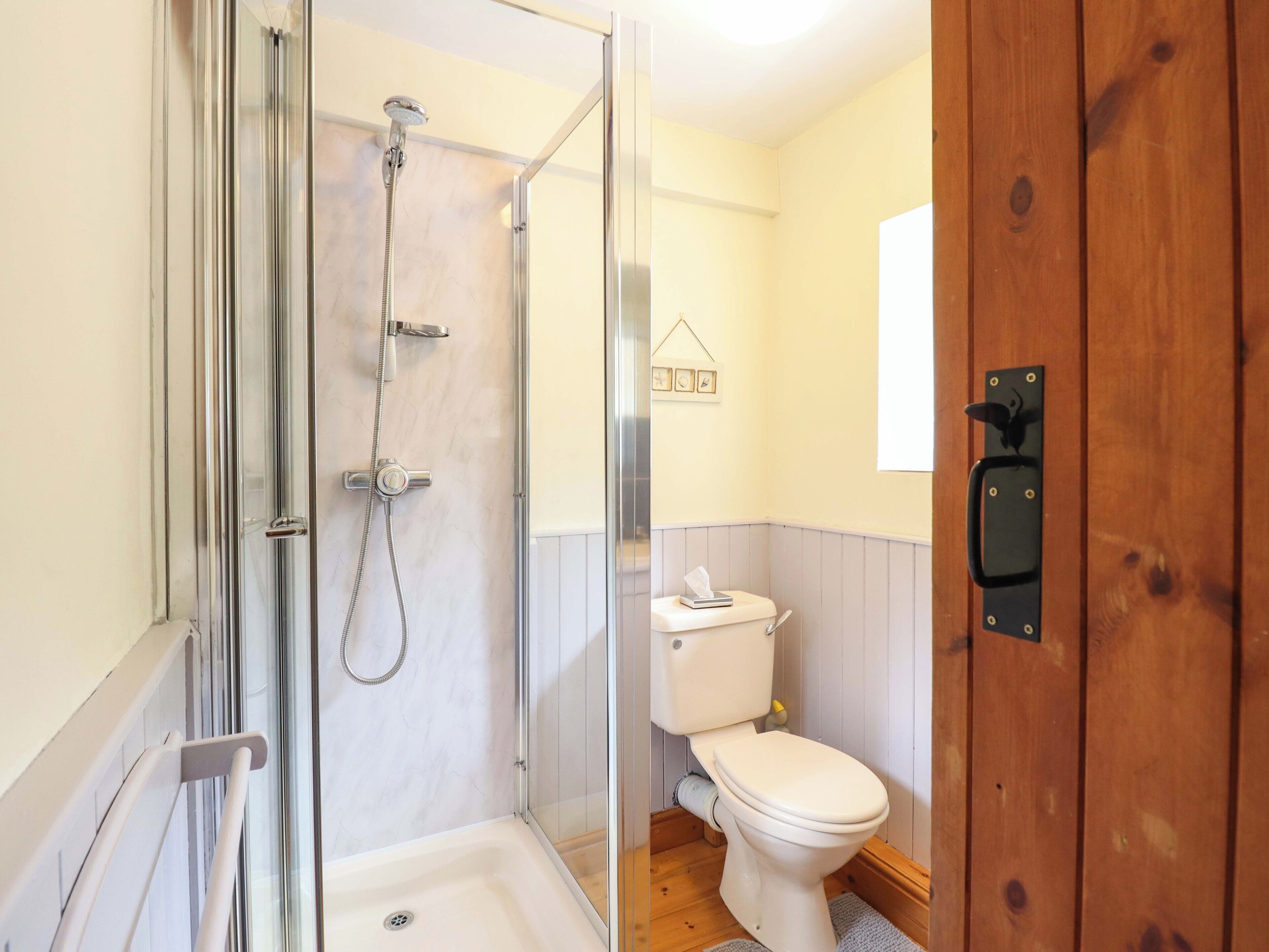 Cottage | Bathroom | Shower