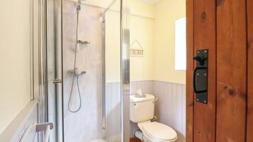 Cottage | Bathroom | Shower