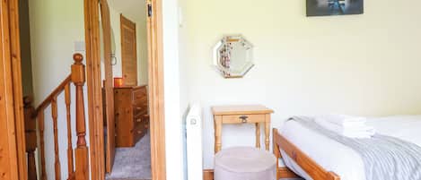Cottage | 2 bedrooms, individually decorated, individually furnished, free WiFi