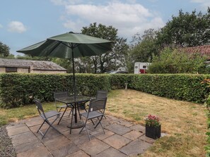 Cottage | Outdoor dining - Lillieput Lodge (York)