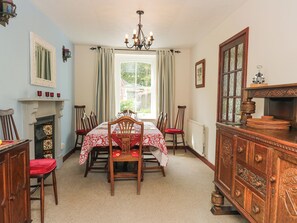 Cottage | Dining - Derwen Villa (Lampeter)