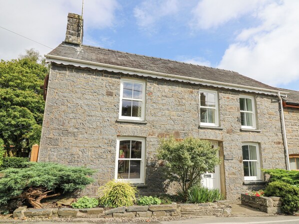 Cottage | Exterior - Derwen Villa (Lampeter)