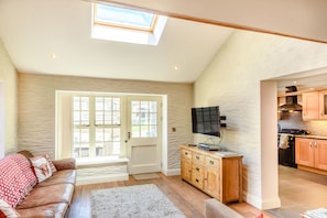 Living room - Ysgubor Isaf (Newcastle Emlyn)