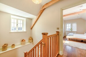 4 bedrooms, individually decorated, individually furnished, free WiFi - Ysgubor Isaf (Newcastle Emlyn)