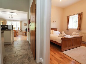 Cottage | 2 bedrooms, WiFi (free), individually decorated, individually furnished - The Lambing Shed (Rhyl)
