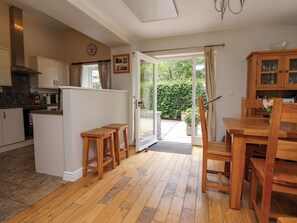 Cottage | Dining - The Lambing Shed (Rhyl)