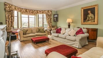 ์ฝํฐ์ง | ๊ฑฐ์ค ๊ณต๊ฐ | TV, ํ๊ตฌ