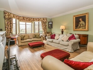 Cottage | Living area | TV, table tennis - Hoath House (Edenbridge)