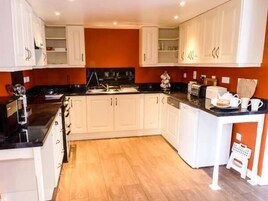 4 habitaciones, decoración personalizada y muebles diferentes