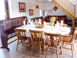 Cottage | Private kitchen | Fridge, microwave, stovetop, dishwasher