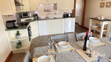 Refrigerador, microondas, placa de cocina, lavavajillas