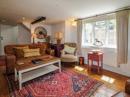 Cottage | Living area | TV