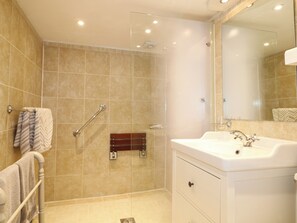 Cottage | Badkamer | Een douche