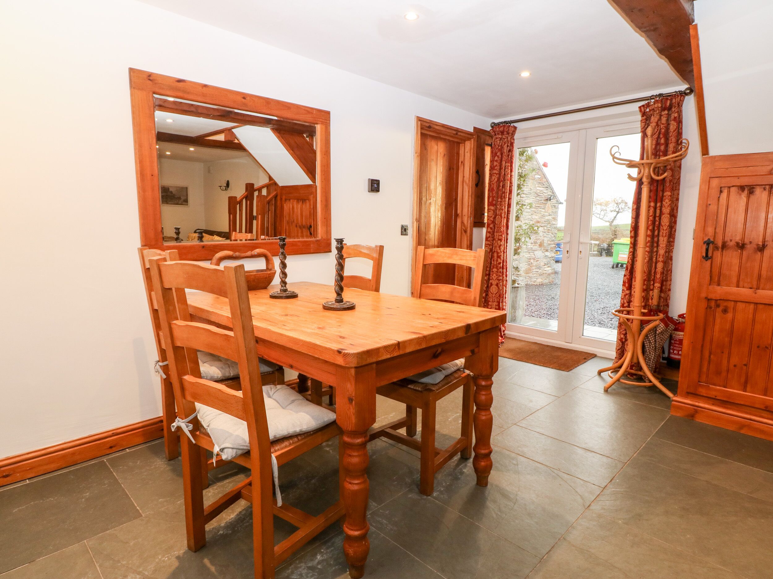 Cottage | Dining