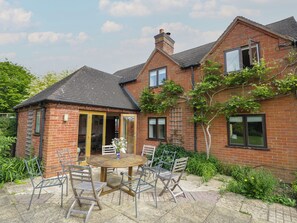 Cottage | Outdoor dining - Highcroft (Stratford-upon-Avon)