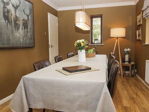 Cottage | Dining