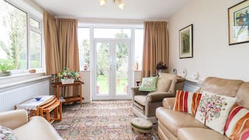 Cottage | Living area