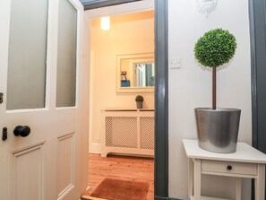 Cottage | Interior - Butler's Flat (Wrexham)