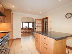 Cottage | Private kitchen | Fridge, microwave, stovetop, dishwasher - Mackenzies Peak (Sconser)