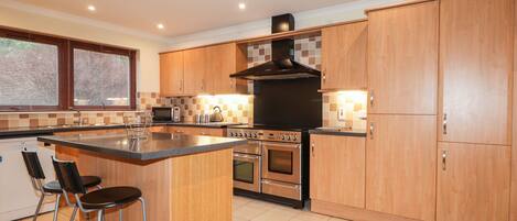 Cottage | Bếp riêng | Tủ lạnh, lò vi sóng, bếp nấu, máy rửa bát