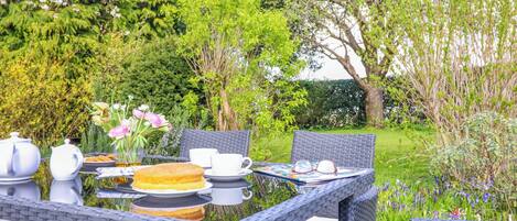 Cottage | Outdoor dining