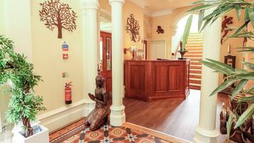 Cottage | Lobby