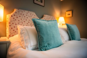 Cottage | 2 bedrooms, individually decorated, individually furnished, free WiFi