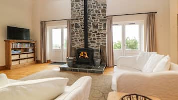 Cottage | 2 bedrooms, individually decorated, individually furnished, free WiFi