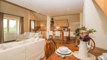 Cottage | Dining