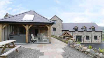Cottage | Interior