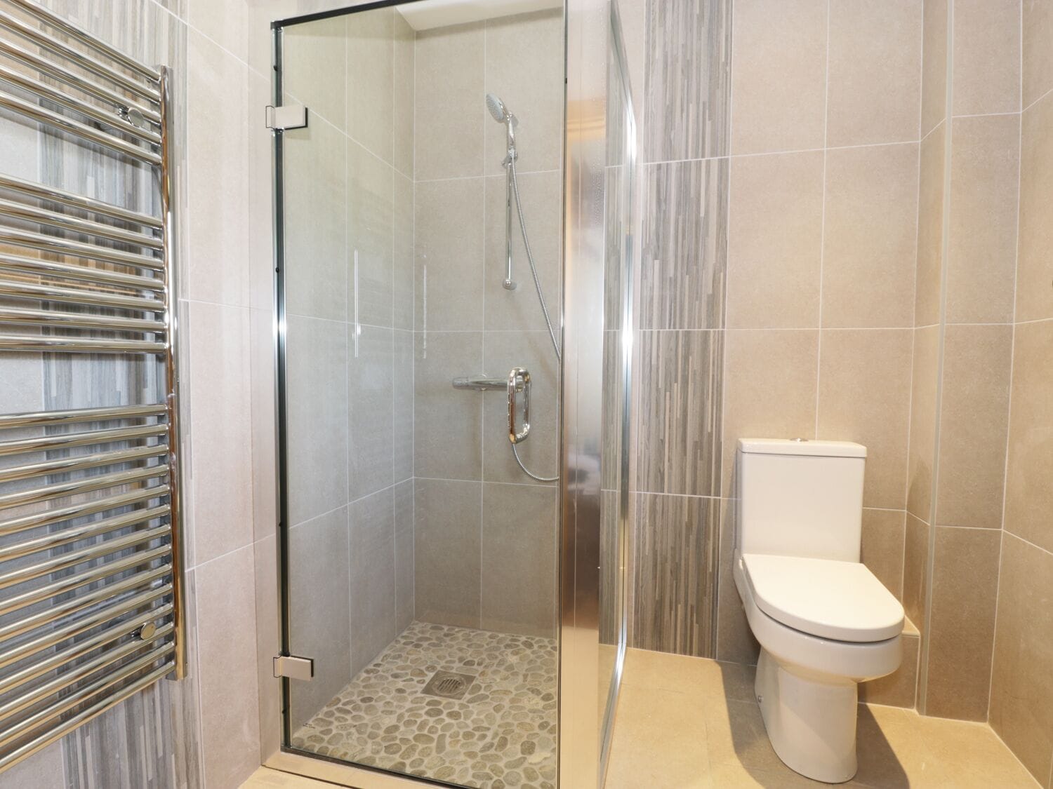 Cottage | Badkamer | Een douche