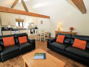 คอทเทจ | บริเวณนั่งเล่น | ทีวี, เครื่องเล่นดีวีดี, ฟุตบอลโต๊ะ