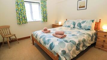 Cottage | 2 bedrooms, individually decorated, individually furnished, free WiFi