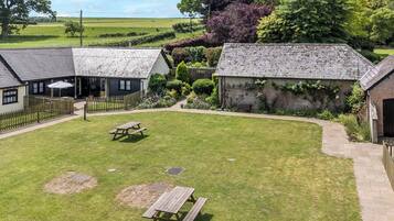 Cottage | Outdoor dining