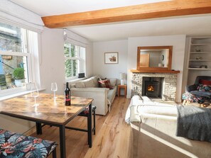 Unclassified image, 5 of 35, button - Hillside View (Hawes)