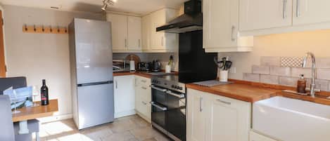 Réfrigérateur, plaque de cuisson, lave-vaisselle, bouilloire électrique