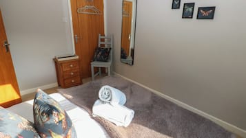 3 ๊ฐ์ ์นจ์ค, ๊ฐ๊ฐ ๋ค๋ฅธ ์คํ์ผ์ ์ธํ
๋ฆฌ์ด, ๊ฐ๊ฐ ๋ค๋ฅด๊ฒ ๊ฐ๊ตฌ ๋น์น, ๋ฌด๋ฃ WiFi