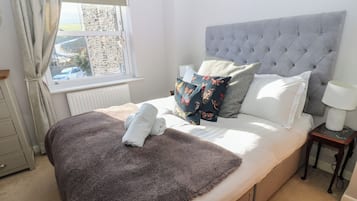 3 ๊ฐ์ ์นจ์ค, ๊ฐ๊ฐ ๋ค๋ฅธ ์คํ์ผ์ ์ธํ
๋ฆฌ์ด, ๊ฐ๊ฐ ๋ค๋ฅด๊ฒ ๊ฐ๊ตฌ ๋น์น, ๋ฌด๋ฃ WiFi